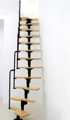 Brico Handystairs Zoldertrap "Swirl" - Multi-Inzetbaar - Hoogte 294Cm - 12 Treden Van Berken - Zwart Staal- Zoldertrappen